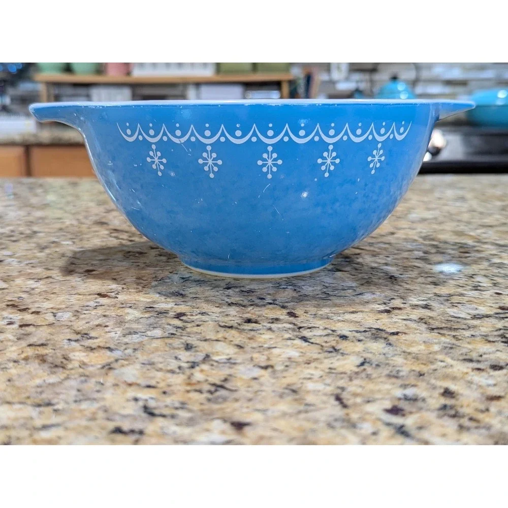 Vintage Pyrex Snowflake Garland Cinderella Mixing Bowl Set